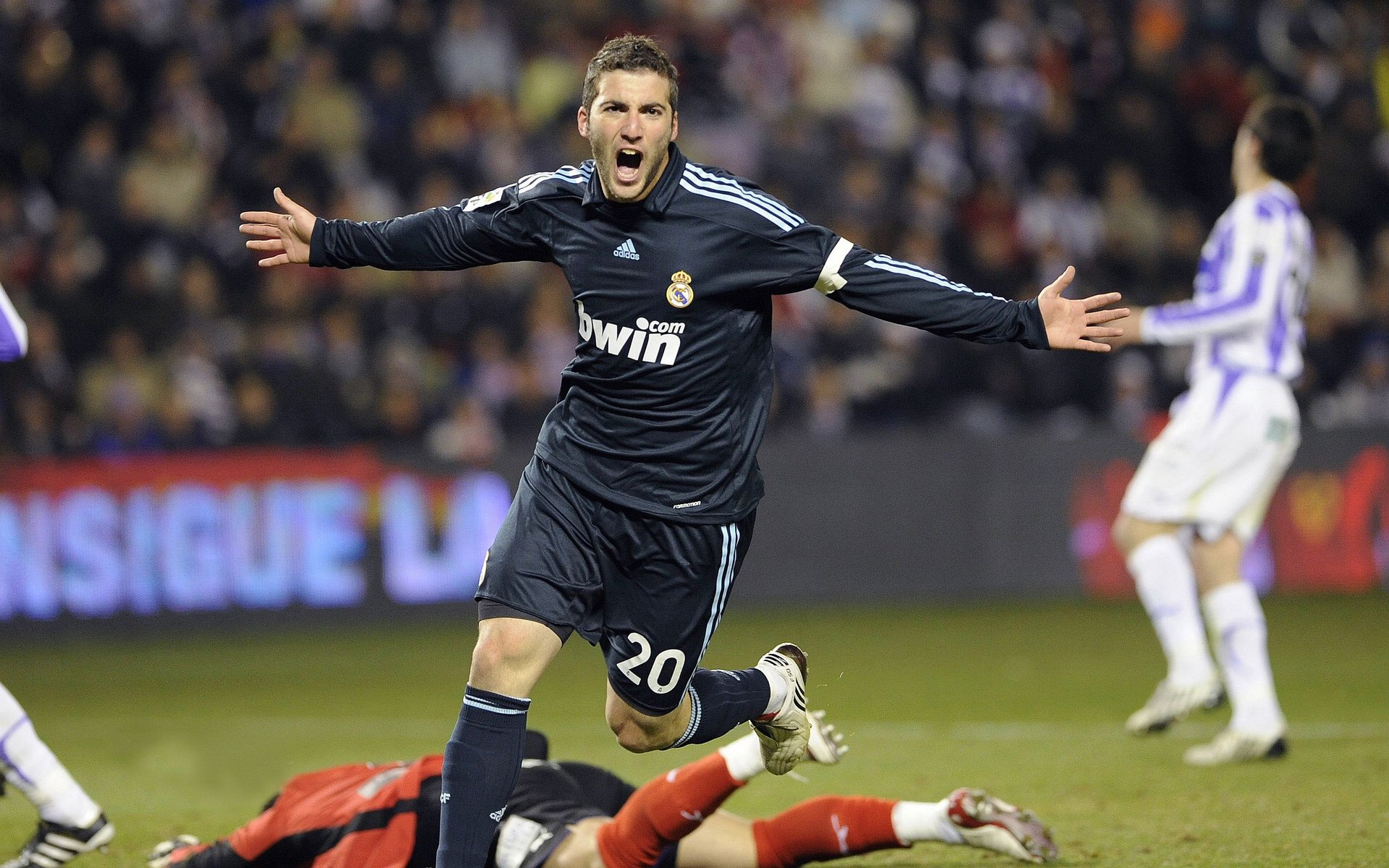 双线焦点，森林狼连续得分压制广厦，文班亚马在意甲赛场接管比赛